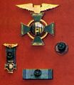 Juego de la Orden en su 2da Clase: Medalla, miniatura, barra, roseta