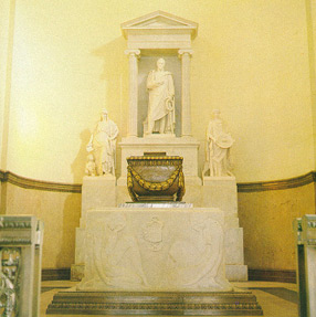 Sarcofago de Simon Bolivar en el Panteon Nacional 2.jpg