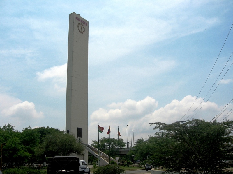 Archivo:Obelisco en Barquisimeto 2.jpg