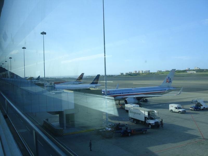 Archivo:AeropuertoMaiquetiaPista.jpg
