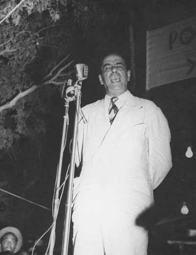 Archivo:Romulo gallegos mitin 1947.jpg