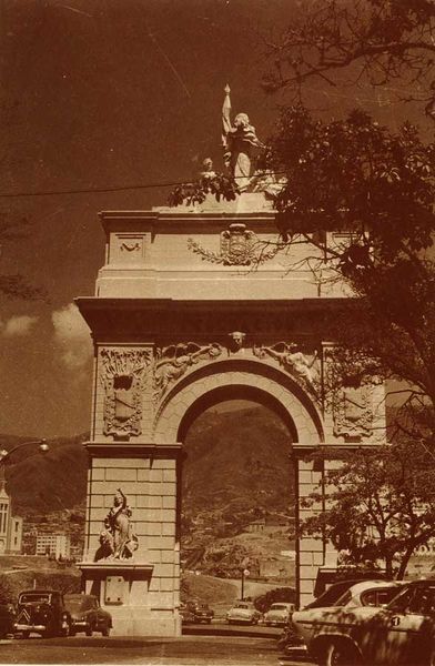 Archivo:Arco de la Federacion 3.jpg