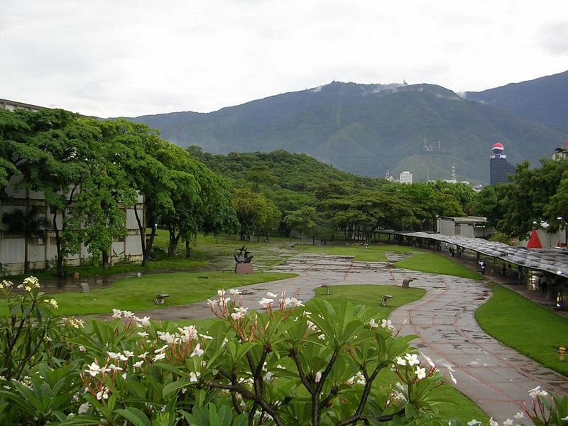 Archivo:Universidad Central de Venezuela 1.jpg