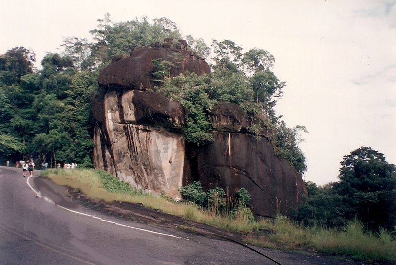 Archivo:Piedra de la Virgen 2.jpg