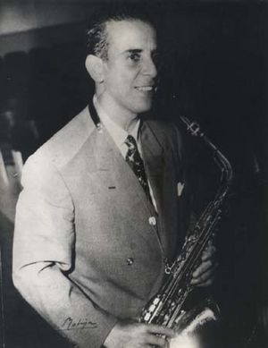 Billo Frometa con saxofon.jpg