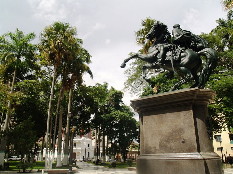 Archivo:Plaza Bolivar de Barquisimeto 10.jpg