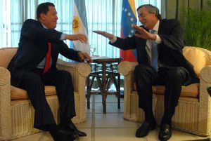 Hugo Chavez y Nestor Kirchner abril 2007 2.jpg