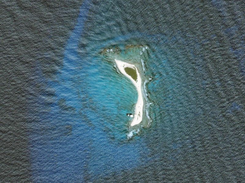 Archivo:Isla de Aves satelite.jpg
