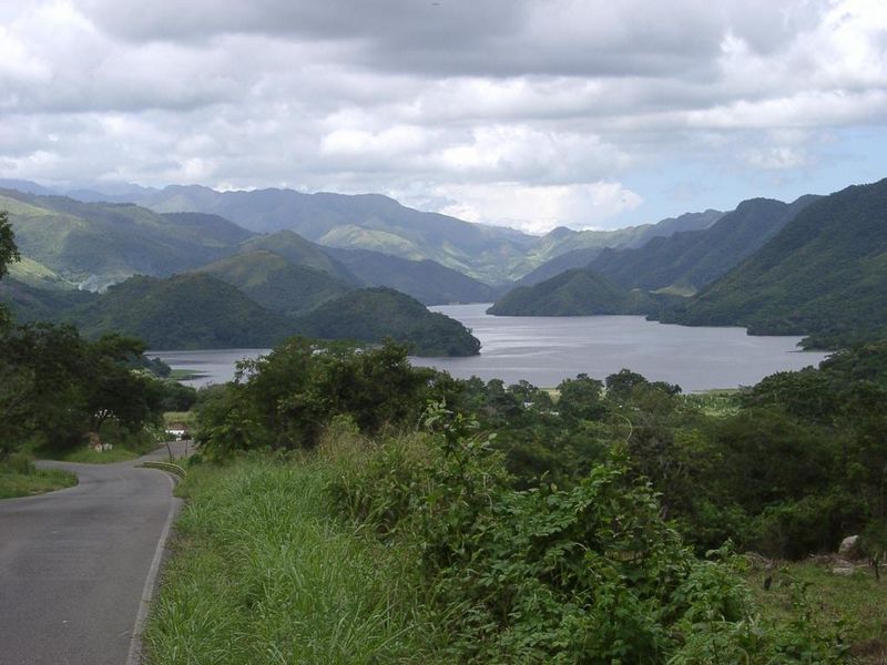 Archivo:Embalse de el guamo.jpg