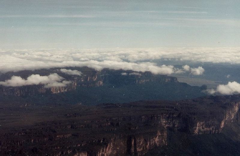 Archivo:Kukenan y Roraima 1.jpg