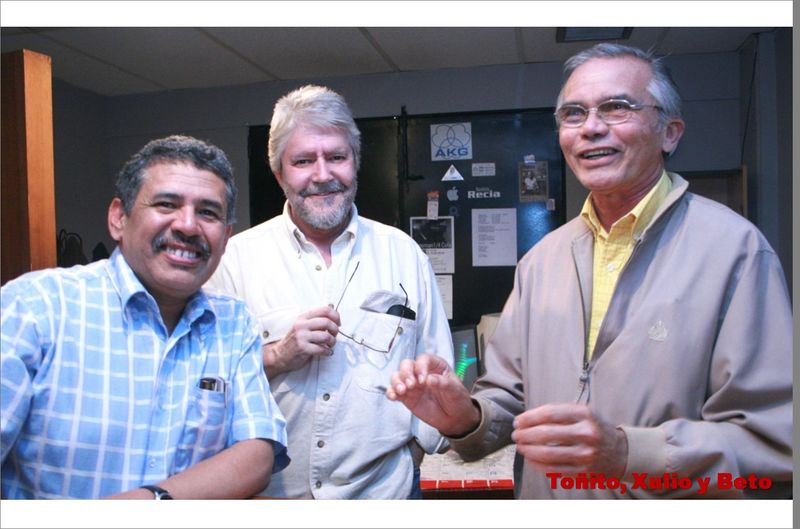 Archivo:Toñito Naranjo, Xulio y Beto Valderrama.JPG