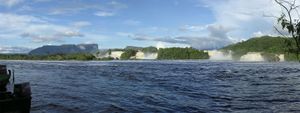 Canaima Lagoon in Venezuela 001.JPG