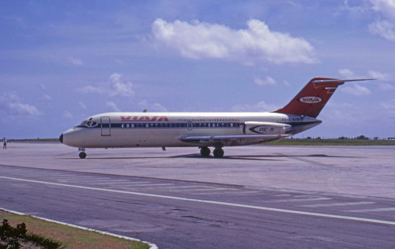 Archivo:Viasa-DC-9-YV-C-AVR-1971.jpg