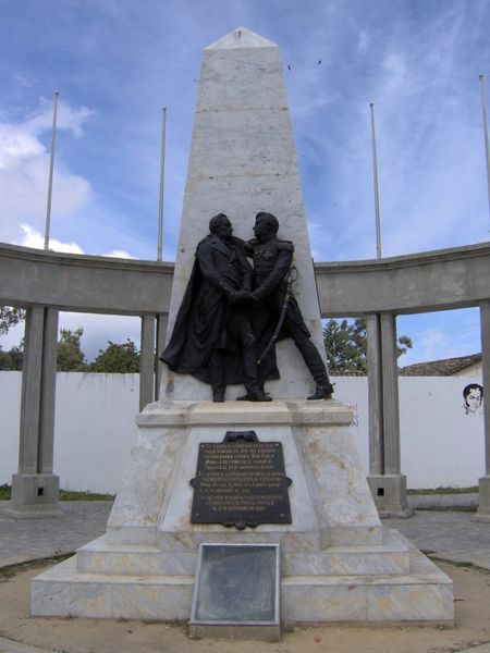 Archivo:Armisticio de Trujillo Monumento.jpg
