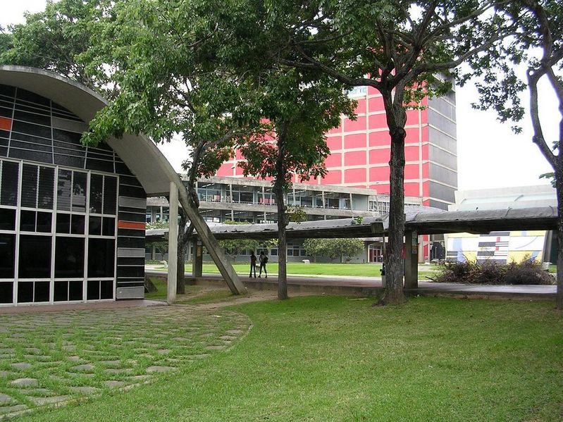 Archivo:Universidad Central de Venezuela 4.jpg