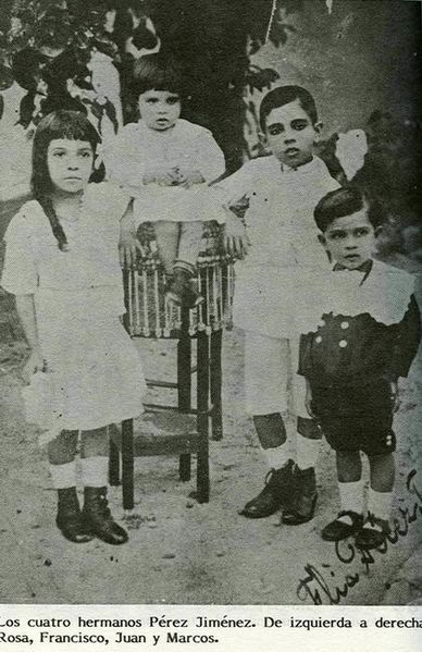 Archivo:Marcos Perez Jimenez y hermanos.jpg