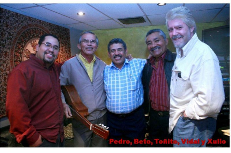 Archivo:Pedro Colombet, Beto Valderrama, Toñito Naranjo, Vidal Colmenares y Xulio.jpg