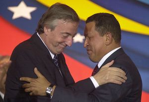 Hugo Chavez y Nestor Kirchner abril 2004.jpg