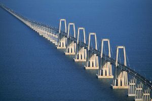 Puente sobre el lago.jpg