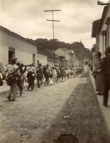 Archivo:Soldados durante la Revolucion Libertadora de Manuel Antonio Matos 2.jpg