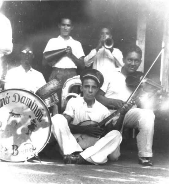 Archivo:Billo Frometa adolescente con la orquesta de Damiron.jpg