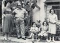 Marcos Perez JImenez y familia.jpg